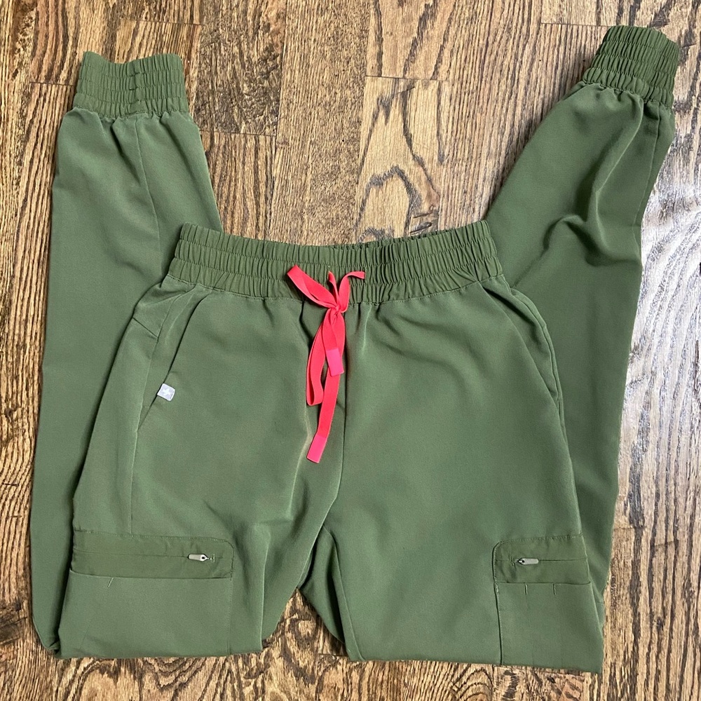 FIGS Dark Olive Cargo Joggers - XS Tall